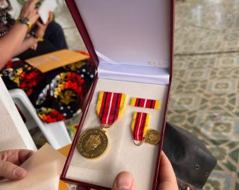 The King's medal inside the special made case