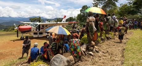 A huge crowd welcoming the aircraft and the Senisim Pasin Team. 