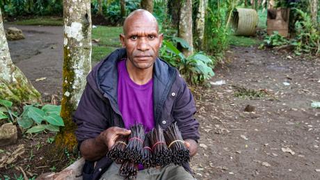 Mopa Paleah vanilla farmer